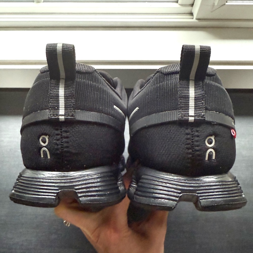 On Running Men's Black Cloud 5 Waterproof Size 11 - Picture 4 of 9